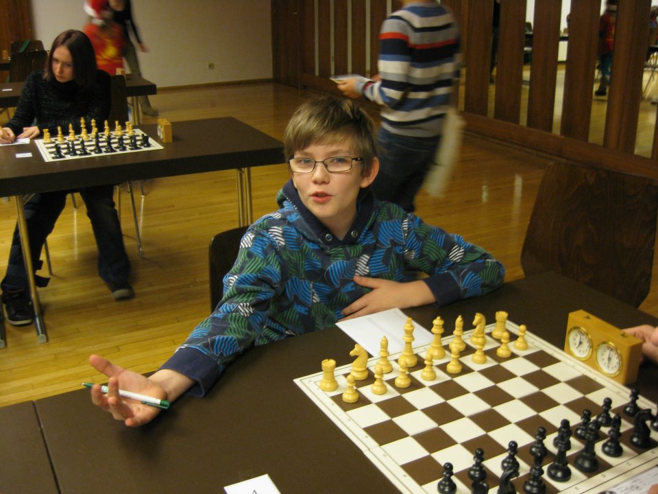 598361_403118769763331_976934926_n