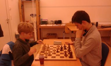 Peter und Philipp messen sich im Abschlussturnier