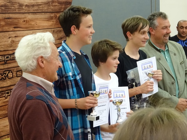 Die besten Jungs: vlnr. Benedikt SCHWARZ (2.), Andreas HIRZINGER (1.), Dominik KITTINGER (4.)
