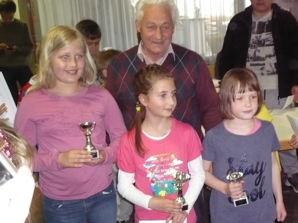 Die Siegerinnen des B-Turniers: vlnr. Sandra ZEDROSSER (2.), Manuela RECHER (1.), Leefke GISELBRECHT (3.)